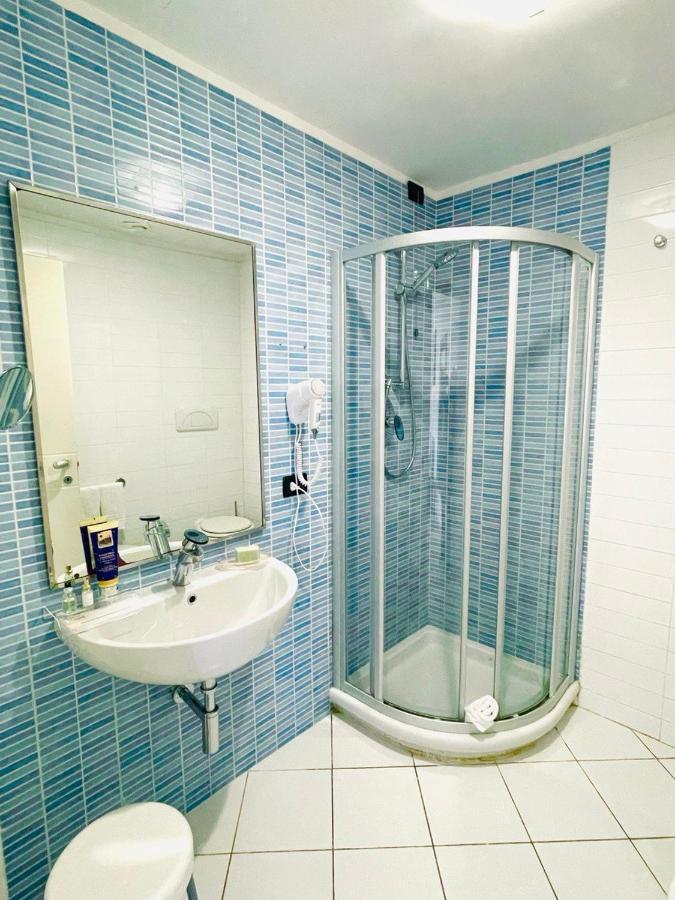 Regina Beach Holiday Apartments Tirrenia Bagian luar foto