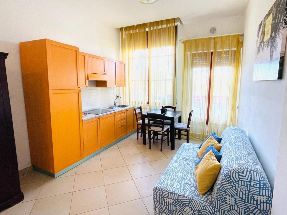 Regina Beach Holiday Apartments Tirrenia Bagian luar foto